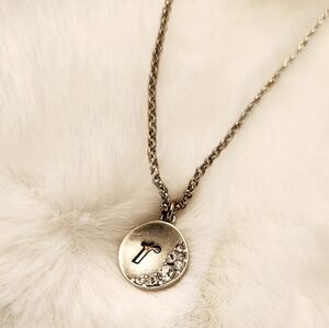 NWOT Lia Sophia "R" initial necklace